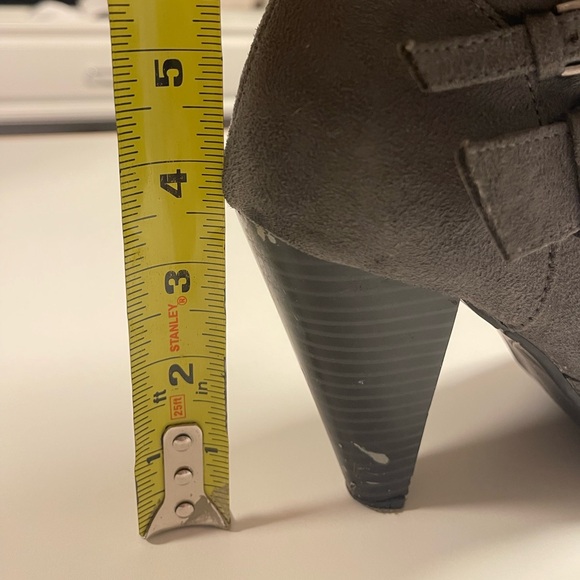 Apt 9 Gray Suede Heeled Boots - 9 - Picture 7 of 11